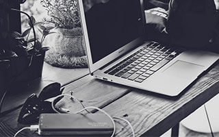 西甲综合：巴萨大胜西班牙人 9分优势领跑