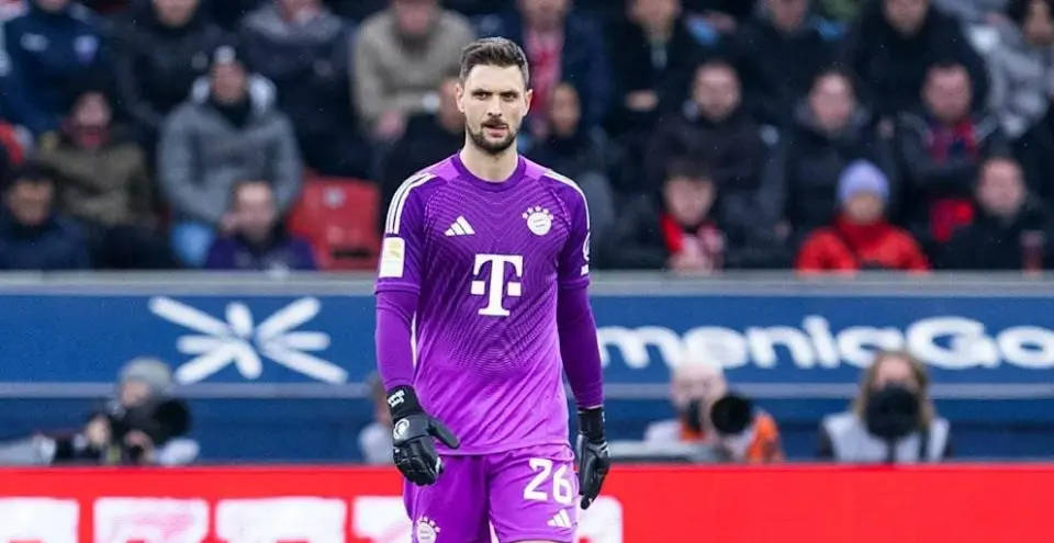 拜仁门将遭遇“团灭”危机，16岁天才或将迎来欧冠首秀